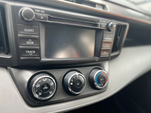 Toyota RAV4 Vehicle Full-screen Gallery Image 12