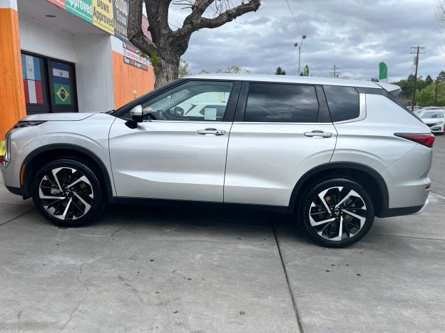 Mitsubishi Outlander Vehicle Full-screen Gallery Image 02