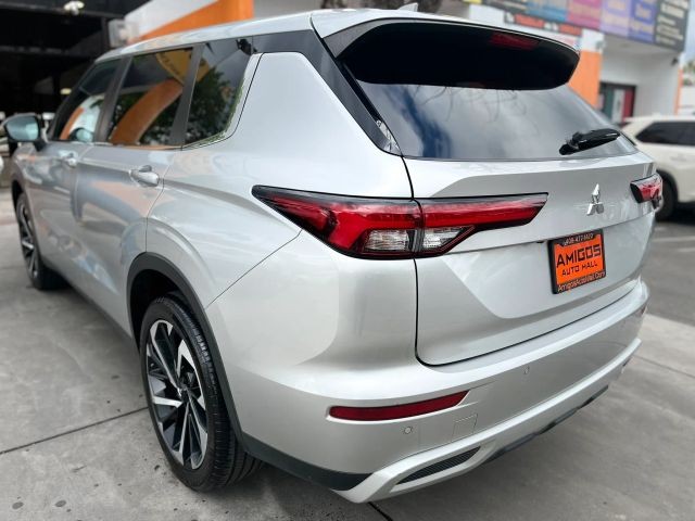 Mitsubishi Outlander Vehicle Full-screen Gallery Image 03