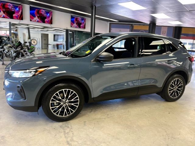 Ford Escape Vehicle Full-screen Gallery Image 02