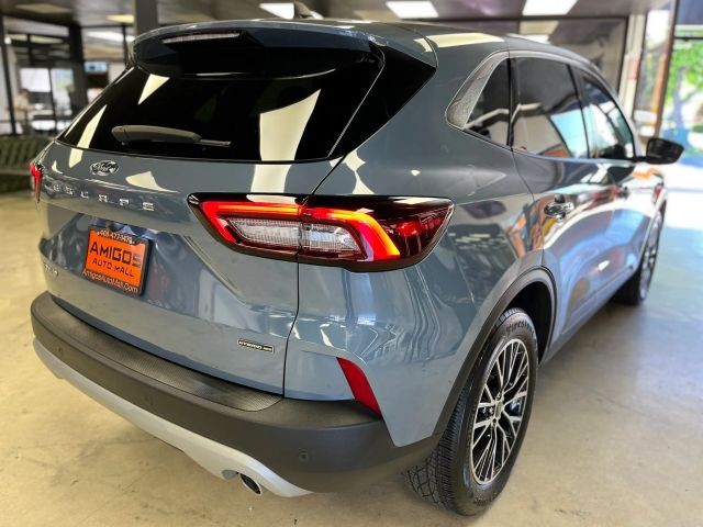 Ford Escape Vehicle Full-screen Gallery Image 05