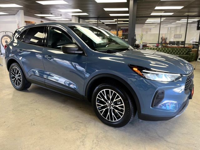 Ford Escape Vehicle Full-screen Gallery Image 06