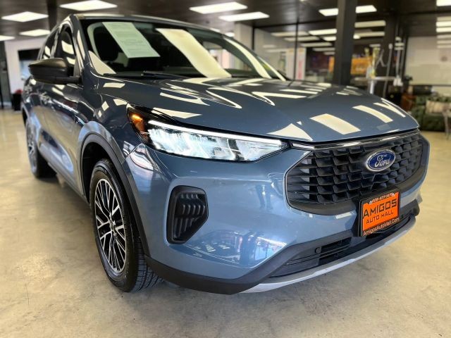 Ford Escape Vehicle Full-screen Gallery Image 07