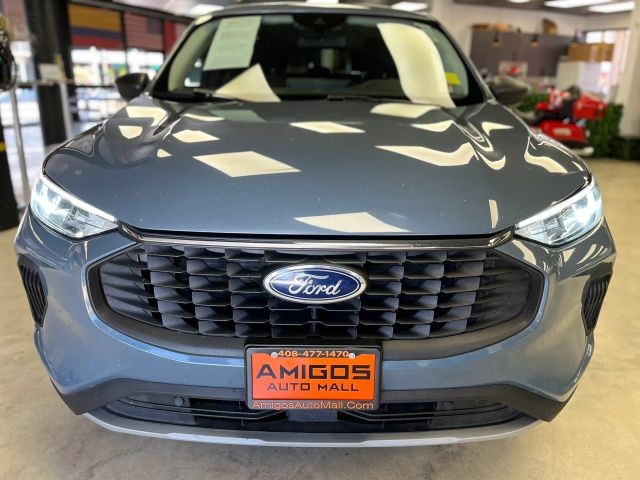 Ford Escape Vehicle Full-screen Gallery Image 08