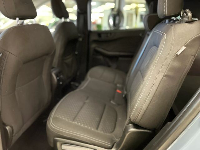 Ford Escape Vehicle Full-screen Gallery Image 09