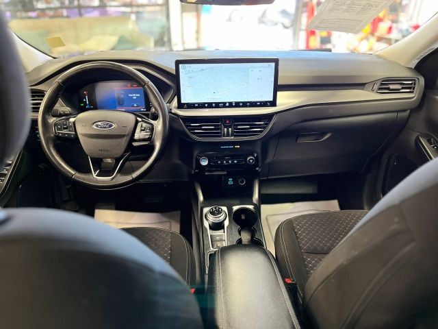 Ford Escape Vehicle Full-screen Gallery Image 10