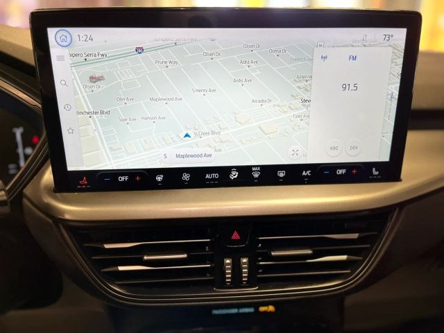 Ford Escape Vehicle Full-screen Gallery Image 13