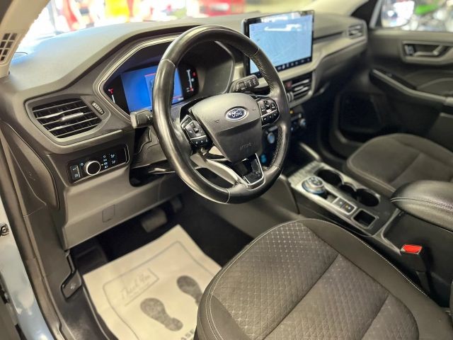 Ford Escape Vehicle Full-screen Gallery Image 15