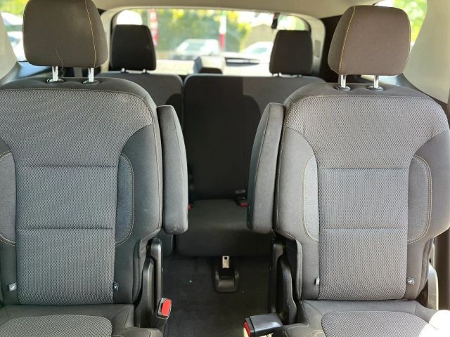 Chevrolet Traverse Vehicle Full-screen Gallery Image 09