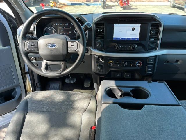 Ford F-150 Vehicle Full-screen Gallery Image 12