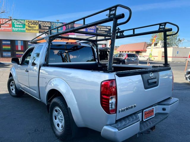 Nissan Frontier Vehicle Full-screen Gallery Image 03