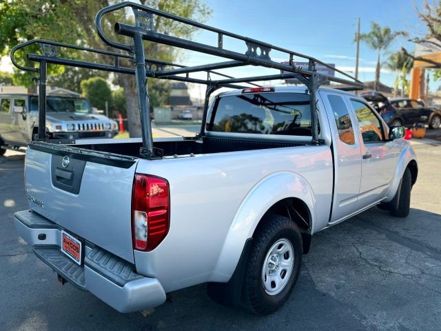 Nissan Frontier Vehicle Full-screen Gallery Image 06