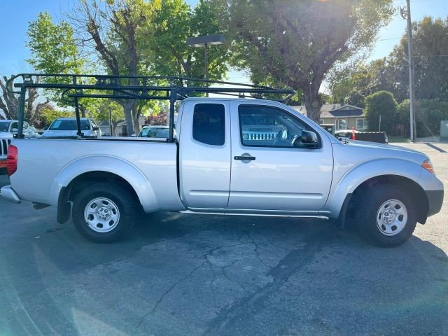Nissan Frontier Vehicle Full-screen Gallery Image 07