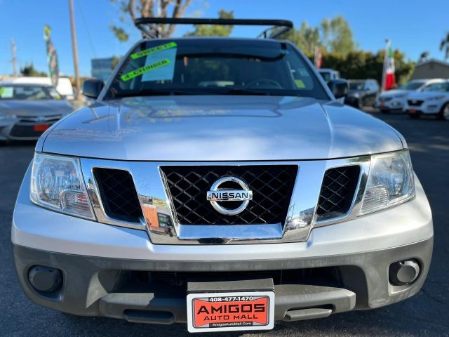 Nissan Frontier Vehicle Full-screen Gallery Image 09