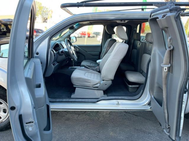 Nissan Frontier Vehicle Full-screen Gallery Image 10