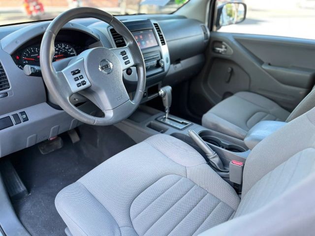 Nissan Frontier Vehicle Full-screen Gallery Image 13