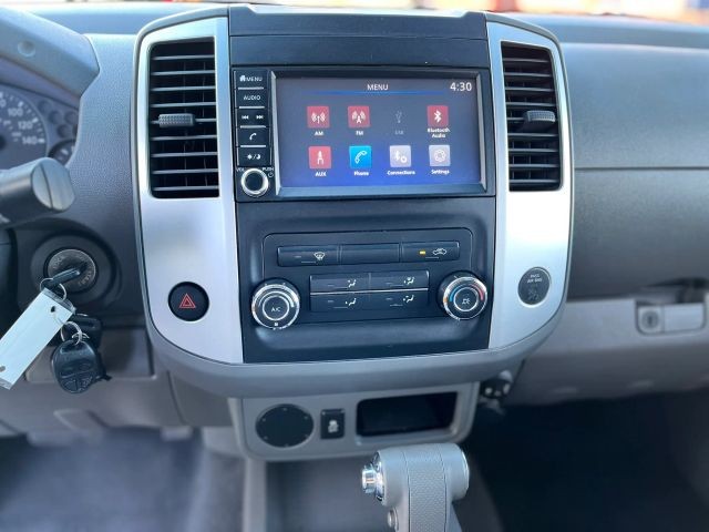 Nissan Frontier Vehicle Full-screen Gallery Image 15