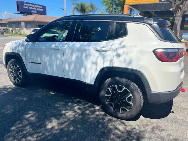 Jeep Compass Vehicle Full-screen Gallery Image 02