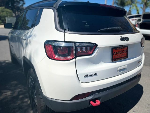 Jeep Compass Vehicle Full-screen Gallery Image 03