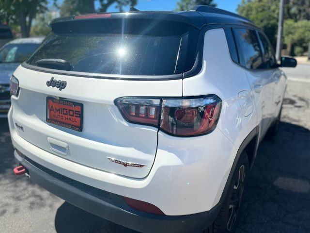 Jeep Compass Vehicle Full-screen Gallery Image 05