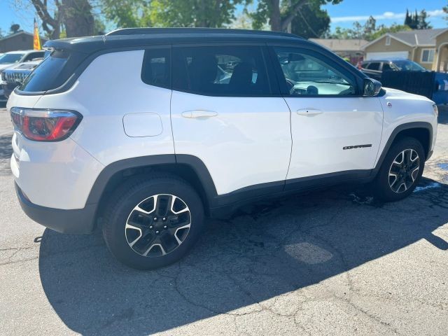 Jeep Compass Vehicle Full-screen Gallery Image 06