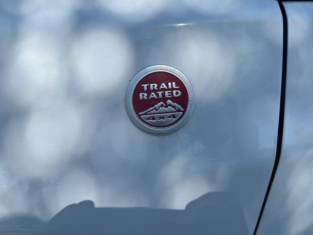 Jeep Compass Vehicle Full-screen Gallery Image 09