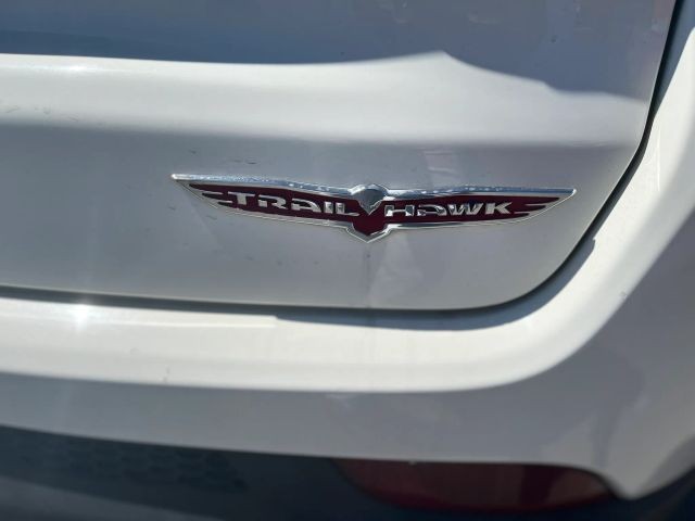 Jeep Compass Vehicle Full-screen Gallery Image 11