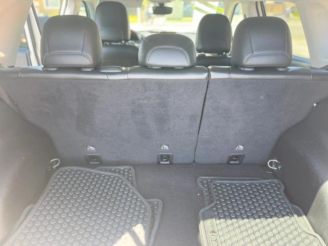 Jeep Compass Vehicle Full-screen Gallery Image 12