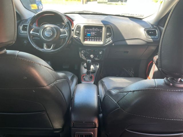 Jeep Compass Vehicle Full-screen Gallery Image 14