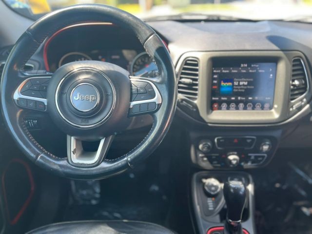 Jeep Compass Vehicle Full-screen Gallery Image 16