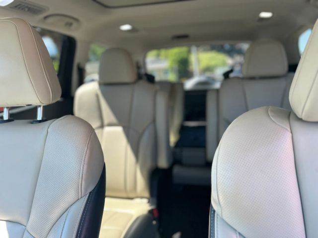 Subaru Ascent Vehicle Full-screen Gallery Image 16