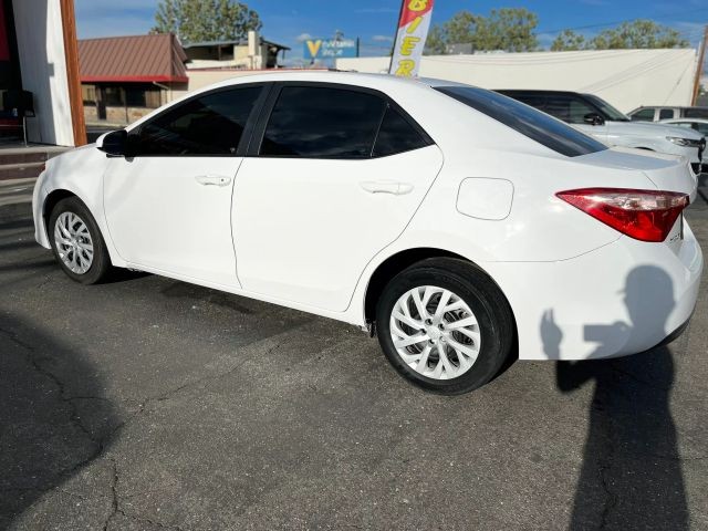 Toyota Corolla Vehicle Full-screen Gallery Image 02