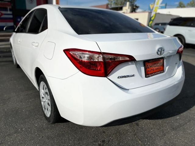 Toyota Corolla Vehicle Full-screen Gallery Image 03