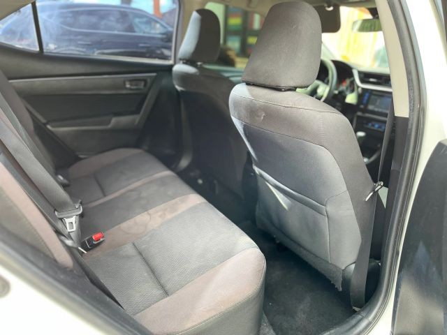 Toyota Corolla Vehicle Full-screen Gallery Image 06