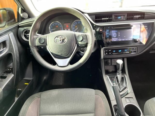 Toyota Corolla Vehicle Full-screen Gallery Image 08