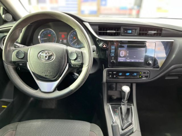 Toyota Corolla Vehicle Full-screen Gallery Image 09