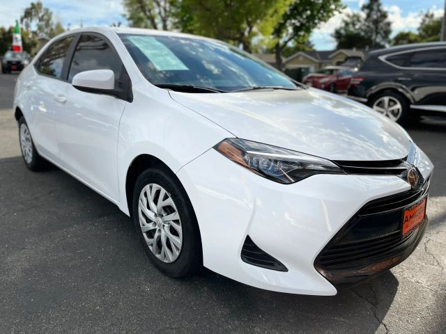 Toyota Corolla Vehicle Full-screen Gallery Image 10