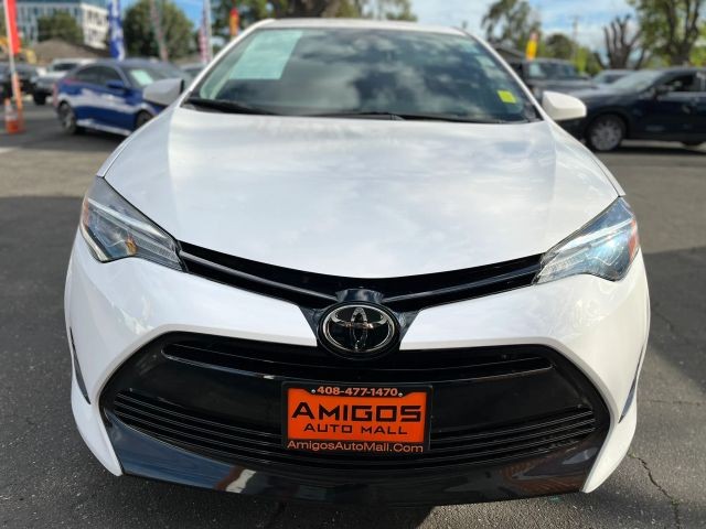 Toyota Corolla Vehicle Full-screen Gallery Image 11