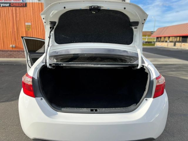 Toyota Corolla Vehicle Full-screen Gallery Image 12