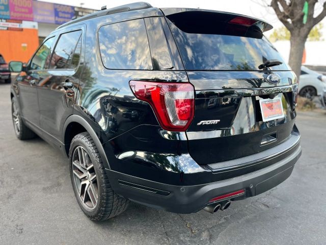 Ford Explorer Vehicle Full-screen Gallery Image 03