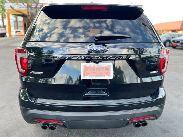 Ford Explorer Vehicle Full-screen Gallery Image 04