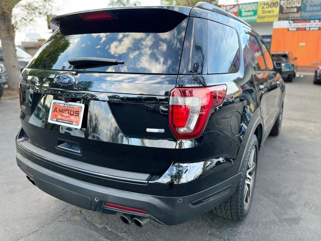 Ford Explorer Vehicle Full-screen Gallery Image 05