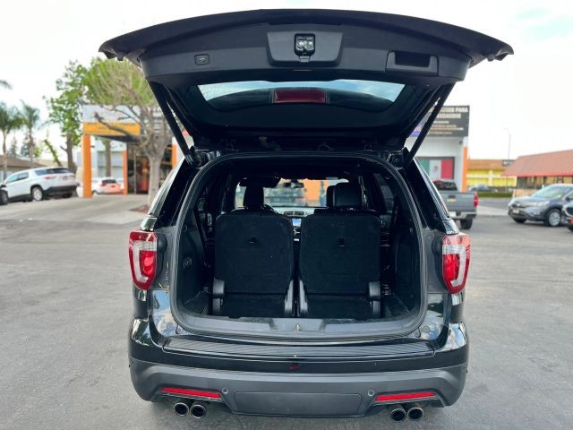 Ford Explorer Vehicle Full-screen Gallery Image 09