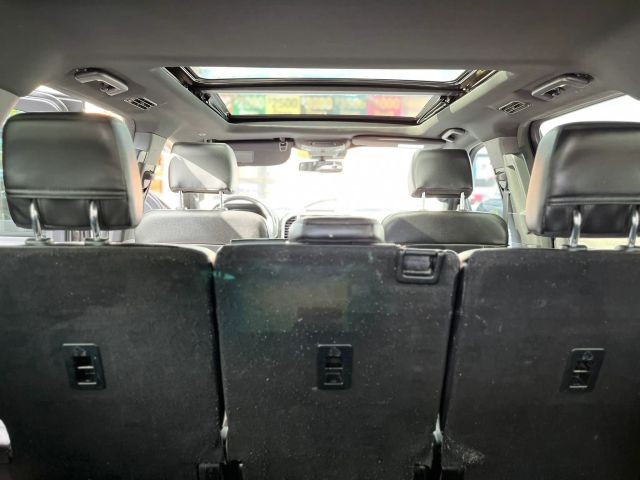 Ford Expedition Max Vehicle Full-screen Gallery Image 10