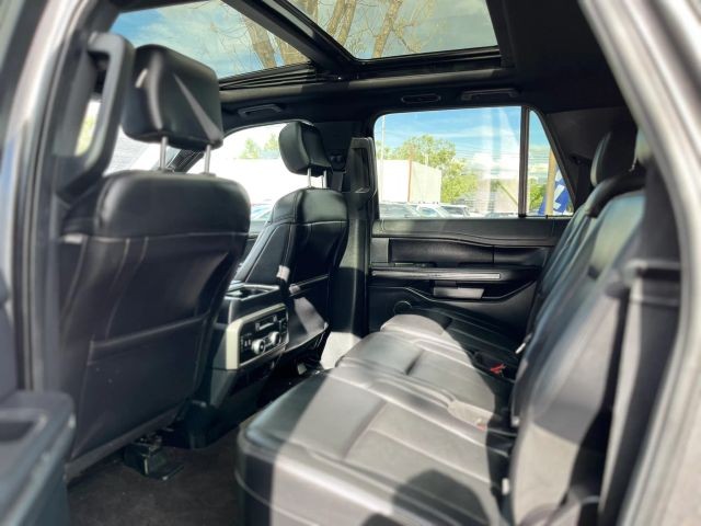 Ford Expedition Max Vehicle Full-screen Gallery Image 11
