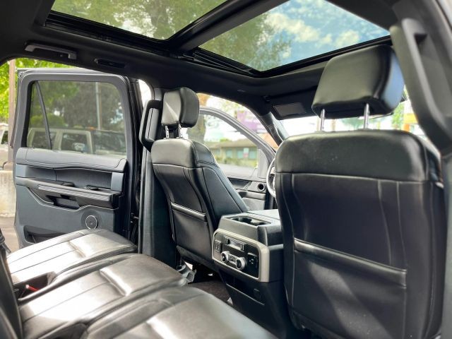 Ford Expedition Max Vehicle Full-screen Gallery Image 16