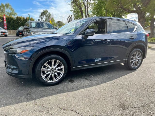 Mazda CX-5 Vehicle Full-screen Gallery Image 02