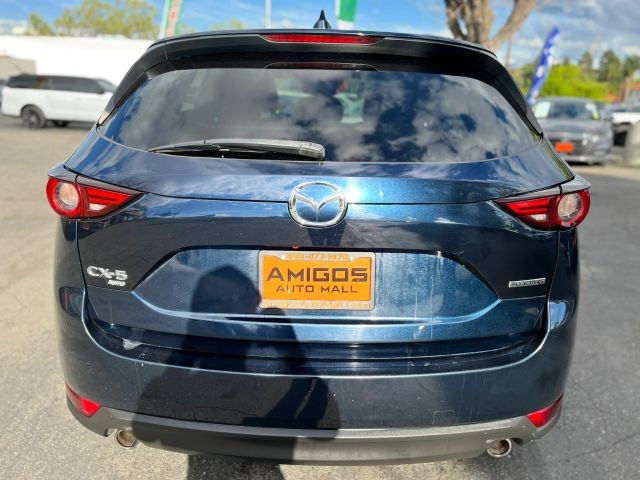 Mazda CX-5 Vehicle Full-screen Gallery Image 04