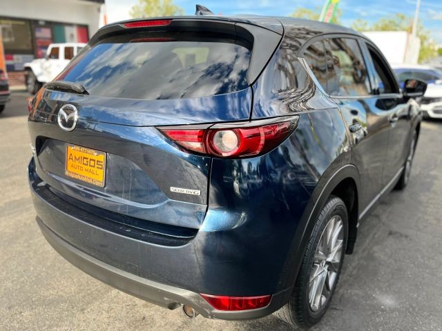 Mazda CX-5 Vehicle Full-screen Gallery Image 05