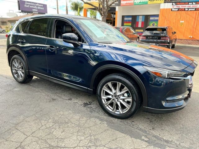 Mazda CX-5 Vehicle Full-screen Gallery Image 06